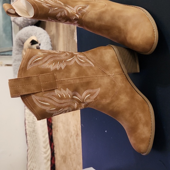 Women's boots - Picture 2 of 3